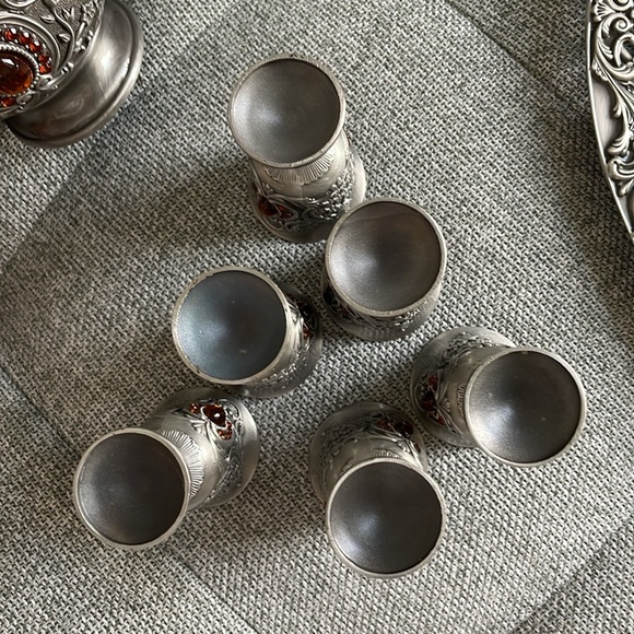 pewter decanter with cups & tray - Picture 15 of 17